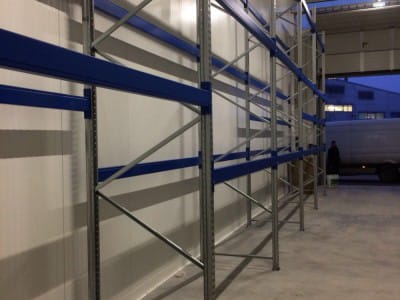Leverans och installation av ny lagerutrustning i Sonel-lagret. Konsolhyllsystem för lager. Lagerhyllor och utrustning VVN.LV 3